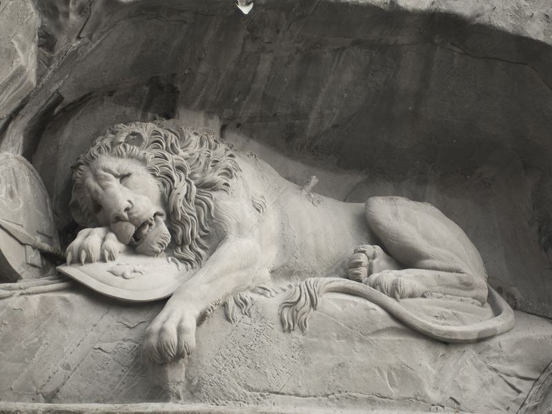 Classic Heritage Run — the Lion Monument carved into the rock face — landmark on the guided heritage run in Lucerne